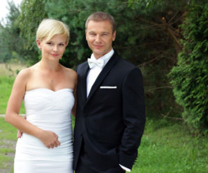 M jak miłość odc. 882. Marta (Dominika Ostałowska), Andrzej Budzyński (Krystian Wieczorek) biorą ślub