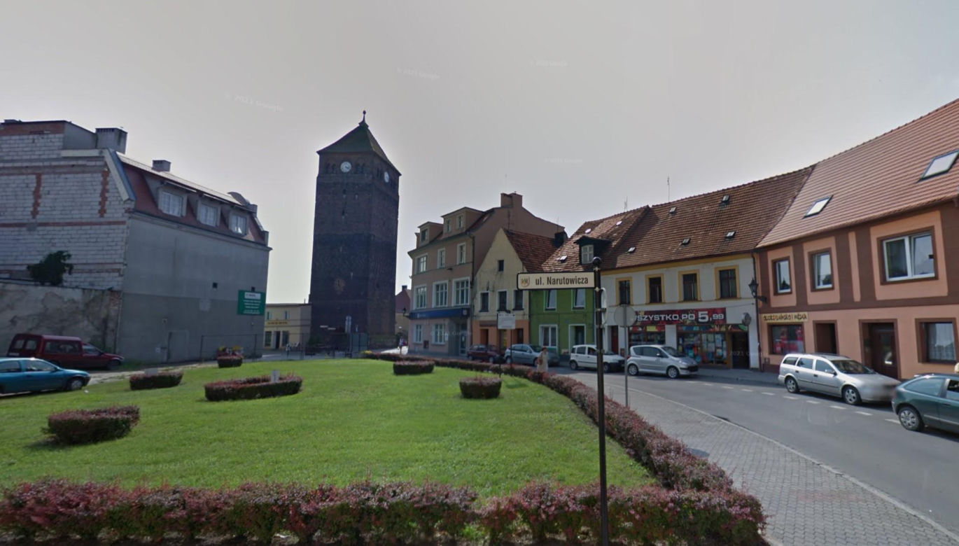 Najdalej na północ wysunięte miasto na Dolnym śląsku. Dawne mury obronne wciąż tu istnieją 