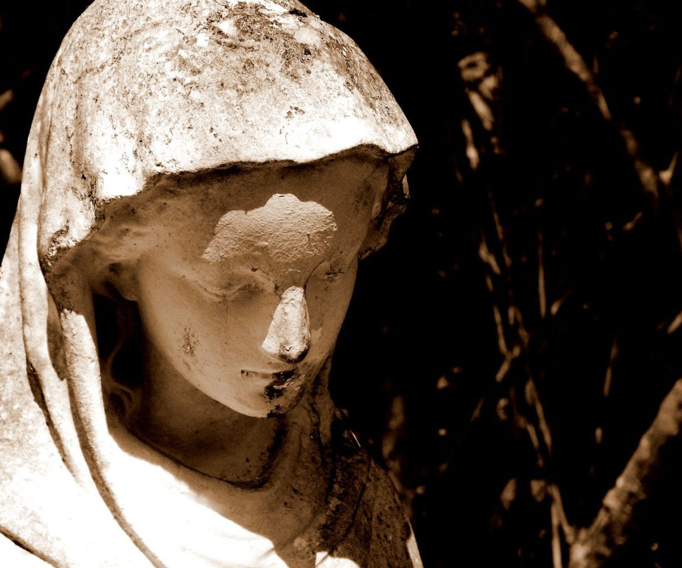Domasławek figura Matki Boskiej 