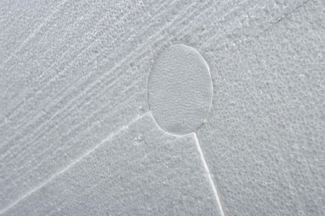 Kotwy montażowe ukryte w styropianie