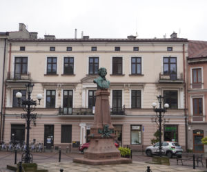 To najsławniejszy pomnik Mickiewicza w województwie małopolskim. Przetrwał okupację, bo Niemcy myśleli, że to Goethe