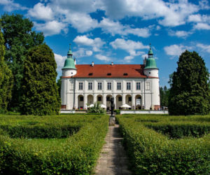 Nazywają go małym Wawelem, ale leży w innym województwie. To idealny cel na majówkę