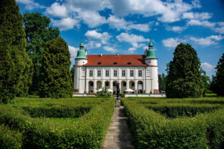 Nazywają go małym Wawelem, ale leży w innym województwie. To idealny cel na majówkę