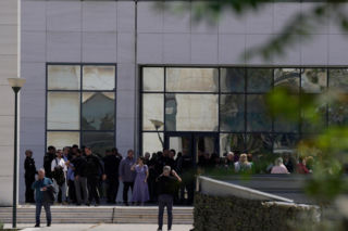 Grecja/ Mężczyzna otworzył ogień w Atenach; kilka osób zostało rannych