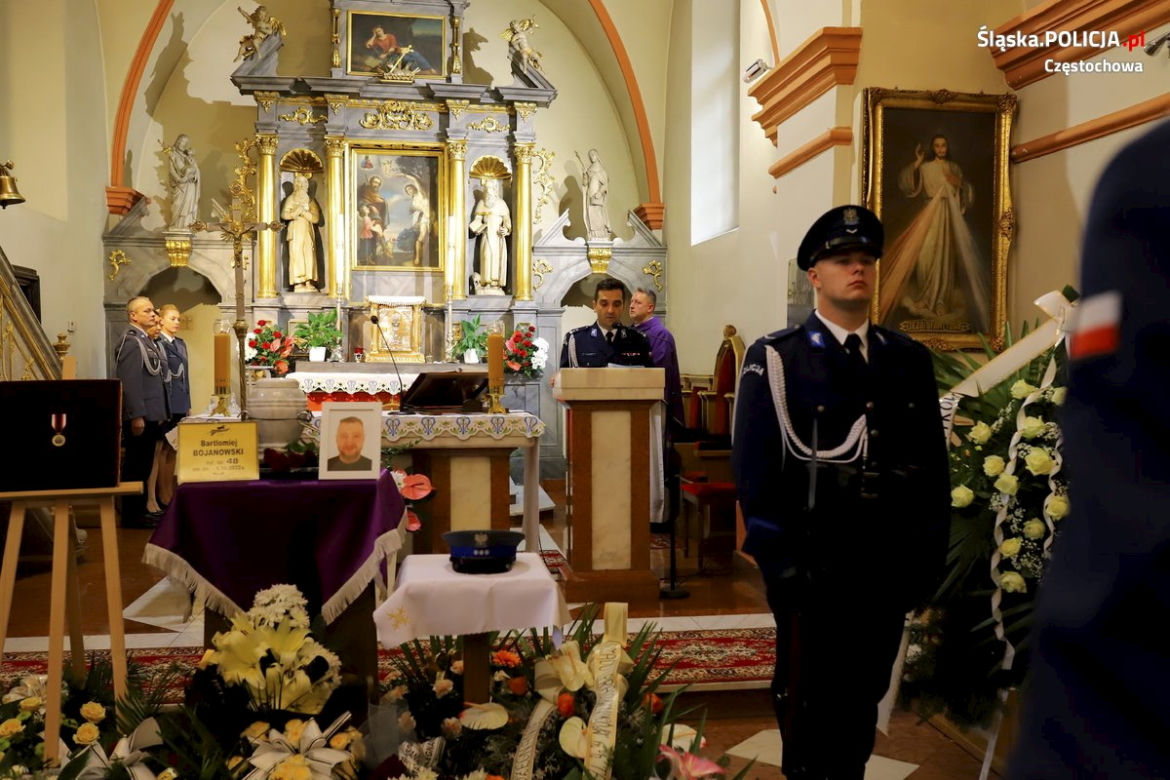  "Śpij, kolego...". Policjanci pożegnali tragicznie zmarłego st. asp. Bartłomieja Bojanowskiego