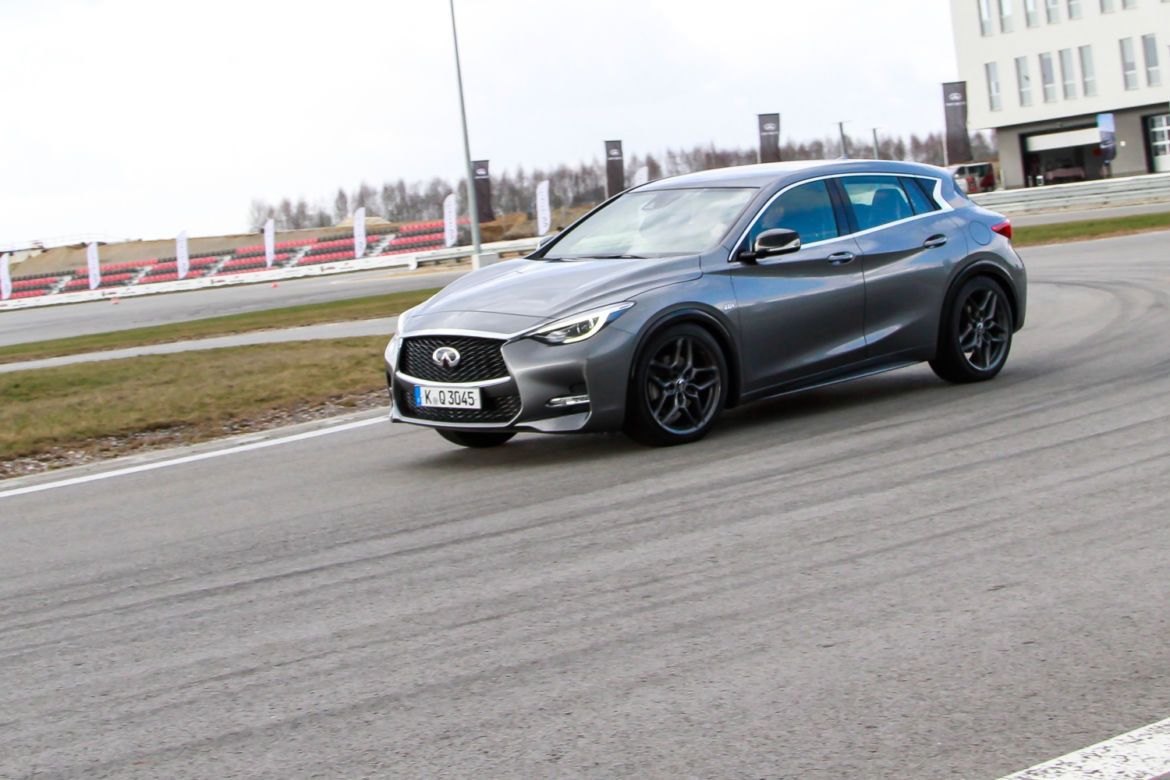 Infiniti Q30 na Torze Jastrząb 