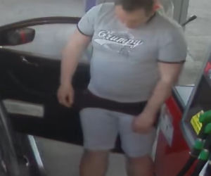 Rozbój i kradzież samochodu w Toruniu - policja prosi o pomoc