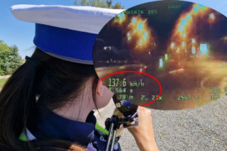 Pościg za Audi w Kunowie. 13-letni pirat drogowy przekroczył prędkość o 88 km/h.