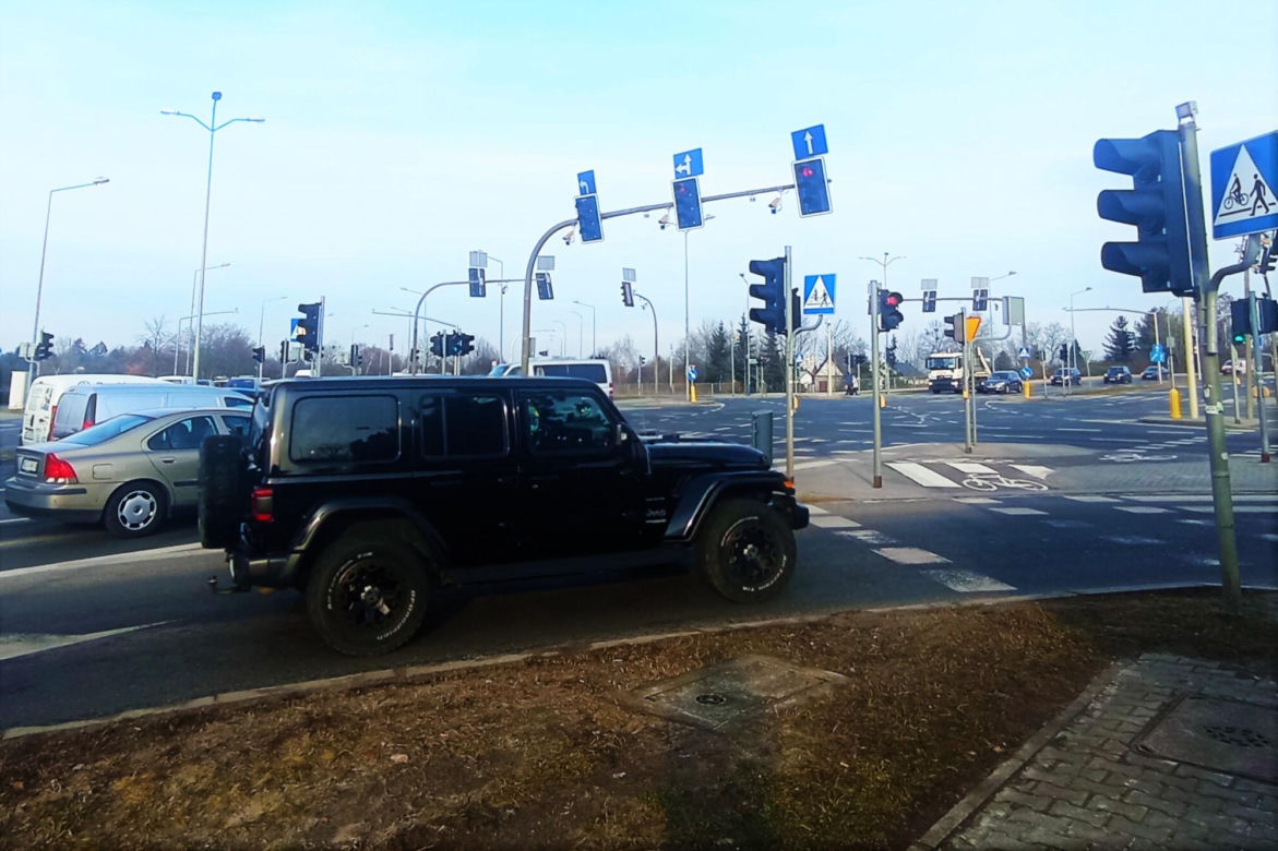 Na skrzyżowaniu ulic 26 Kwietnia, Derdowskiego i Taczaka uruchomiono system RedLight3
