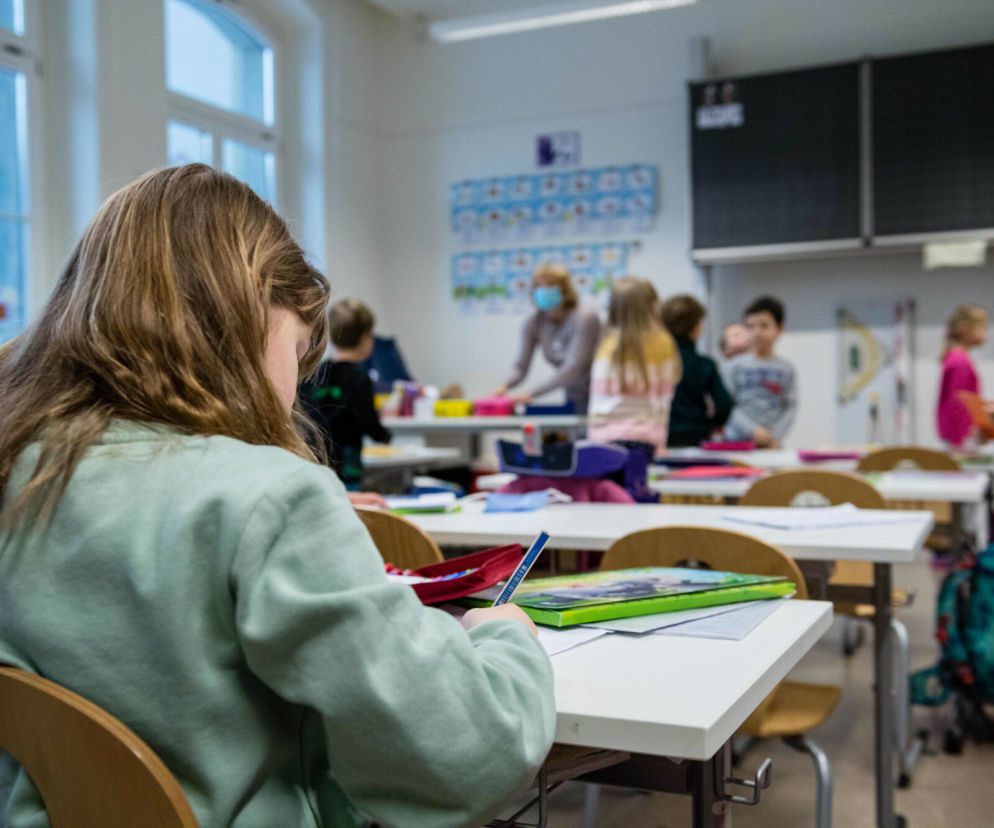 Historia i teraźniejszość w szkole 2022 - od kiedy, które klasy i o co chodzi?