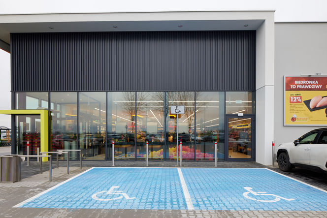 Zarobki w Biedronce poszły w górę. Tyle można zarobić w 2025 roku.