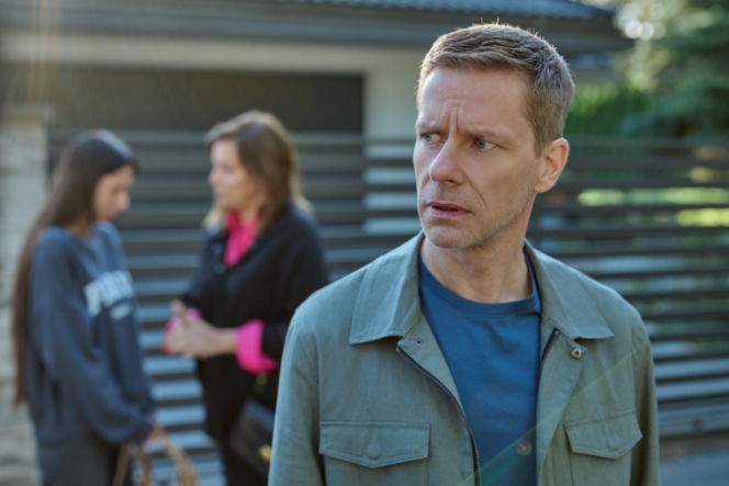 Na Wspólnej odc. 4132. Weronika (Renata Dancewicz), Antosia (Gabriela Jeżółkowska), Robert Tadeusiak (Dariusz Wnuk)