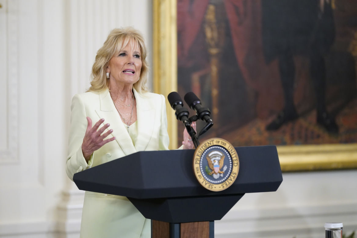 Porównanie stylu pierwszych dam: Jill Biden i Agaty Dudy. Która ubiera się lepiej?