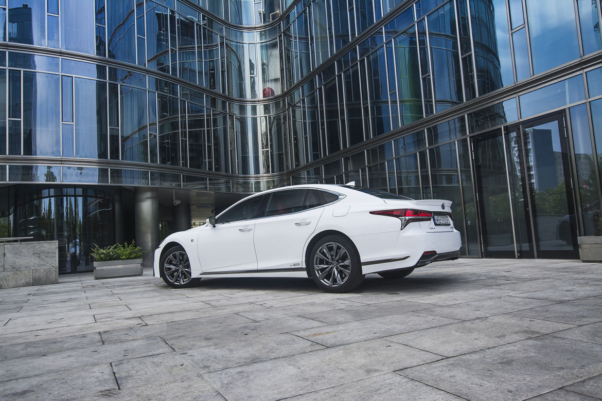 Lexus LS500h F-Sport
