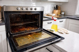 Piekarnik sam się wyczyści. Wystarczy, że zrobisz to przed snem 