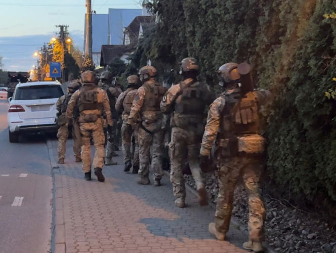 Wpuścili na rynek 7 ton narkotyków. Trzy areszty za przemyt gigantycznej ilości kokainy i ketaminy