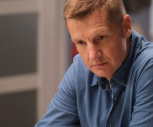 Dramatyczne sceny w M jak miłość. Paweł ukrywa się w lesie i obserwuje bliskich