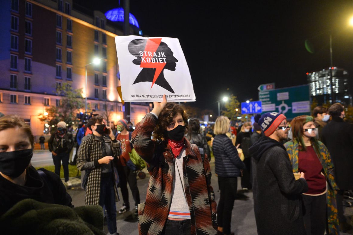 Protest kobiet przeciwko wyrokowi Trybunału Konstysucyjnego w sprawie zakazu aborcji