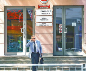 Dyktafon ukryty był w środkowej nodze