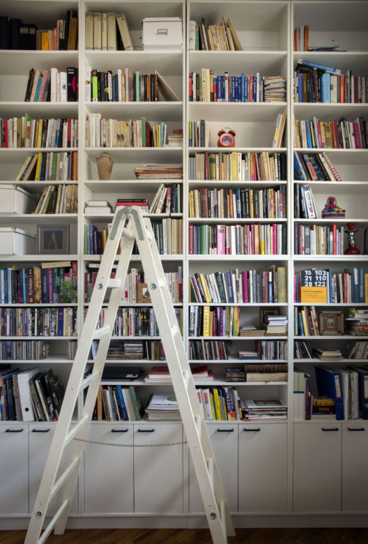 Biblioteczka w kamienicy