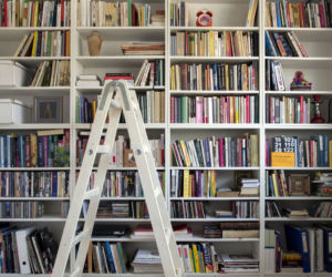 Biblioteczka w kamienicy