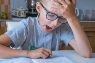 Kłótnie o naukę to wasza codzienność? Ta prosta technika może pomóc dziecku w skupieniu