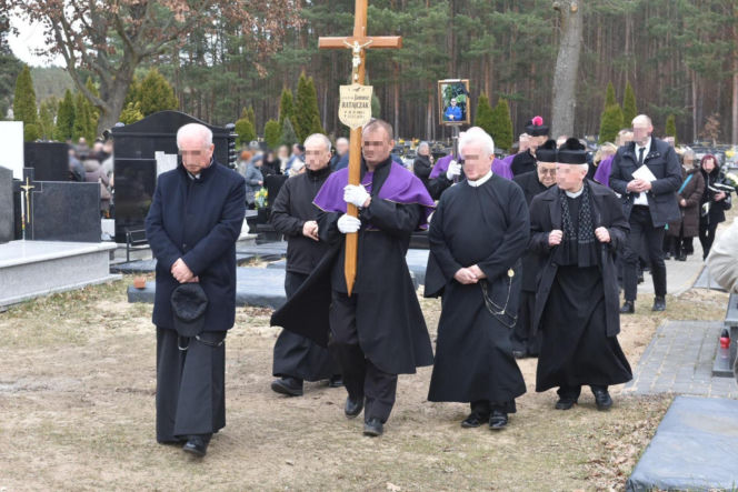 Tadeusz Rydzyk na pogrzebie wybitnego tenora pod Bydgoszczą