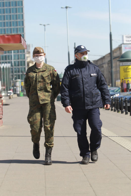 Tak warszawiacy reagują na nakaz noszenia maseczek