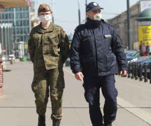 Tak warszawiacy reagują na nakaz noszenia maseczek