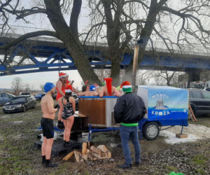 Tak mikołajkowo pomagały łomżyńskie morsy
