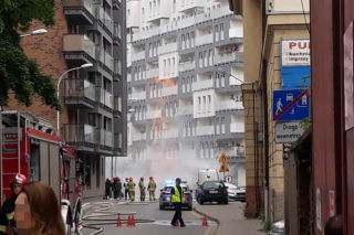 Pożar w centrum Wrocławia. Koparka uszkodziła gazociąg! [WIDEO]
