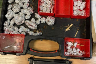 34-latek próbował ukryć narkotyki, ale wpadł przez policyjnego psa