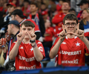 Tak kibice Wisły Kraków bawili się na trybunach. Znajdź się na zdjęciach