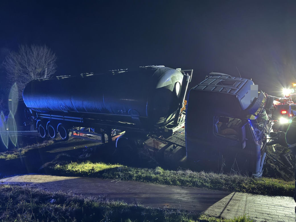 Śmiertelny wypadek pod Grójcem. Samochód osobowy zderzył się z cysterną