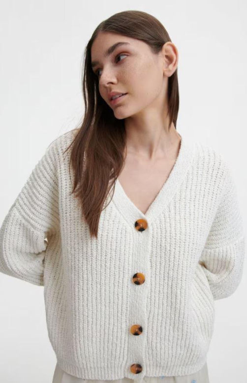Sweter zapinany na guziki z Reserved - 69,99 zł 
