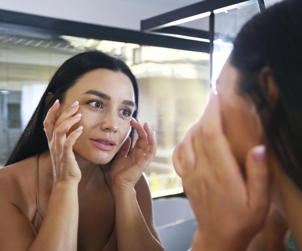 Masz szarą i „zmęczoną” cerę? Ten kuchenny produkt za grosze zdziała cuda w jedną noc