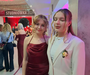 Tak bawili się maturzyści na studniówce skarżyskiego Erbla. Kreacje jak z czerwonego dywanu