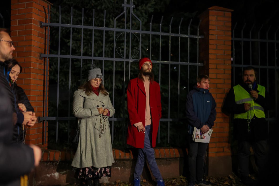 Wierni protestowali pod diecezją sosnowiecką. "To zgorszenie osłabia naszą wiarę"