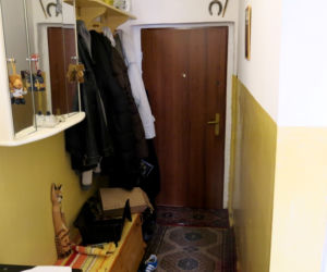 ZADŹGANY NA OCZACH MATKI