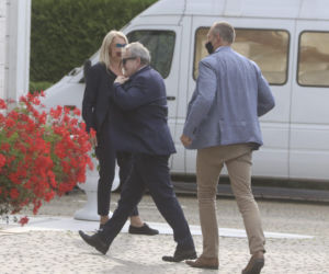 Wyjazd parlamentarzystów PiS na naradę do hotelu w Ożarowie Mazowieckim