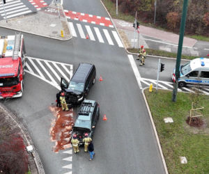 Wypadek karawanu wiozącego trumnę z ciałem. Szok w Warszawie