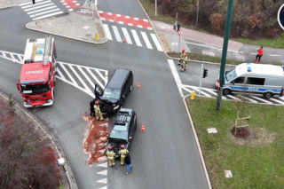 Wypadek karawanu wiozącego trumnę z ciałem. Szok w Warszawie