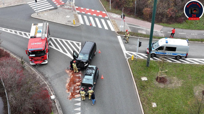 Wypadek karawanu wiozącego trumnę z ciałem. Szok w Warszawie