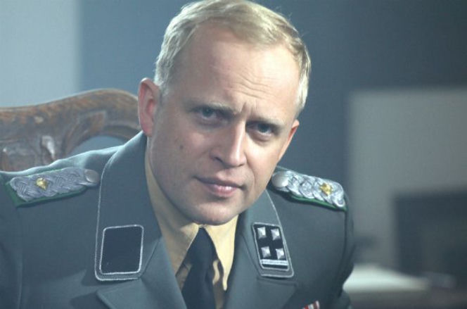 Czas honoru 7 sezon. Lars Rainer (Piotr Adamczyk)