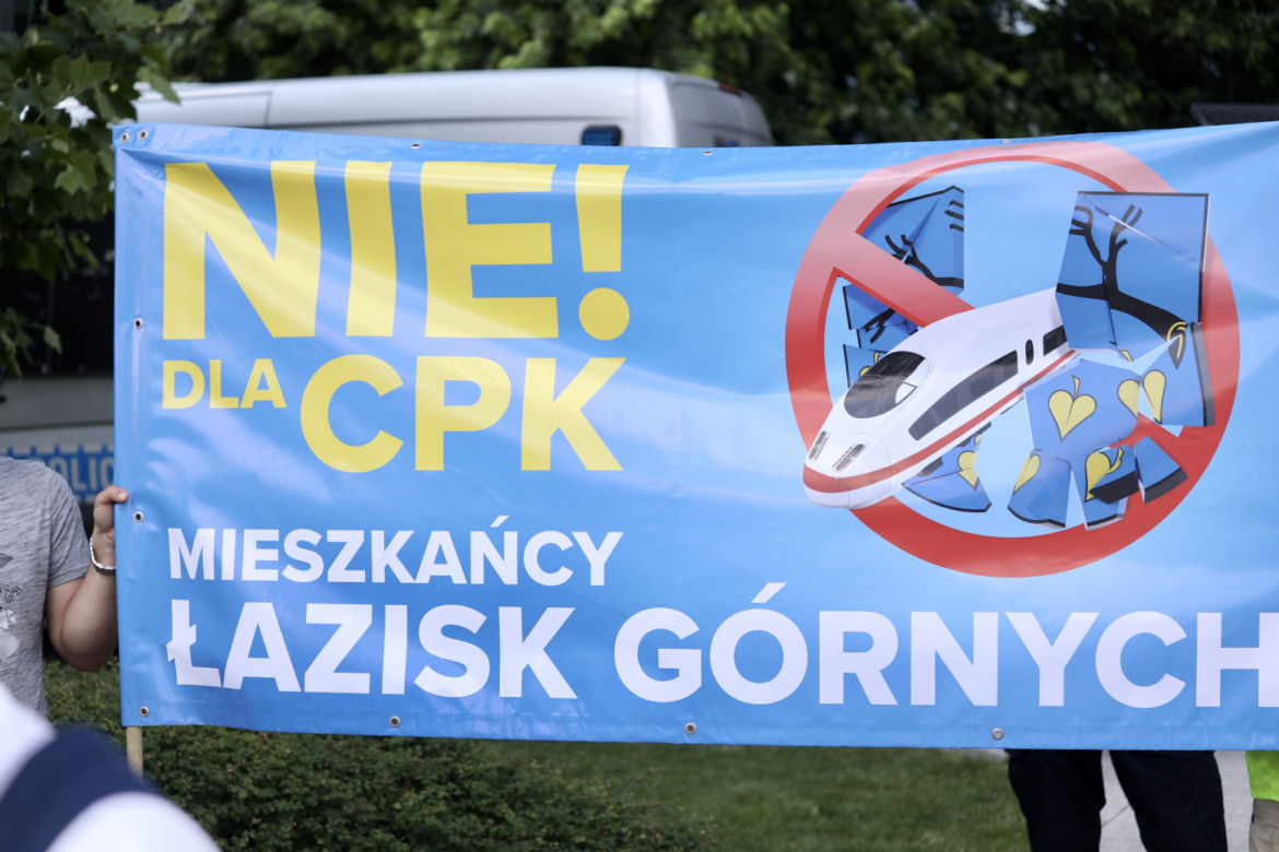 Rolnicy w stolicy przeciwko CPK. Protest przy dworcu zachodnim przed siedzibą spółki