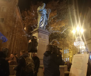 Manifestacja w obronie sądownictwa na Rynku Staromiejskim w Toruniu