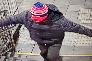 Zamaskowany 56-latek podpalił posterunek policji. Z zemsty