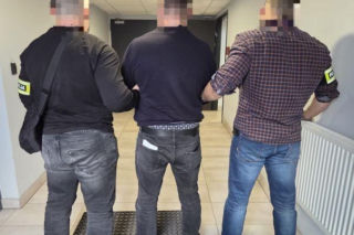 Takiej wizyty lekarskiej się nie spodziewał. W gabinecie zamiast lekarzy czekali na niego policjanci