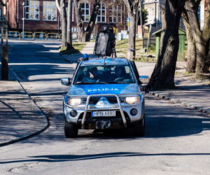 Koronawirus w Trójmieście. Zostań w domu - apeluje policja przez megafony i drony [ZDJĘCIA]
