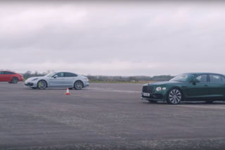 Pojedynek mocarzy na prostej! Który 4-drzwiowy sportowiec z Grupy Volkswagena jest najszybszy? - WIDEO